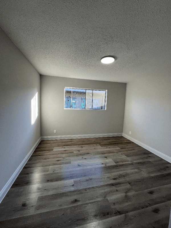 Los Angeles Apartment: 1240 w 105th St