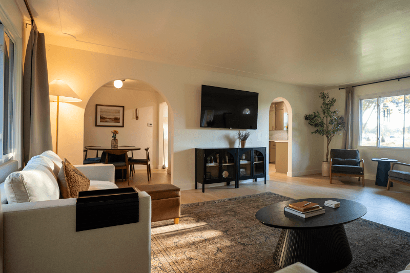 Midland House: 2218 Jefferson Ave