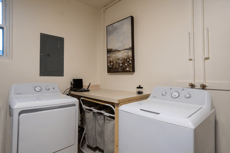 Midland House: 2218 Jefferson Ave