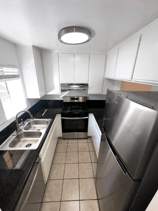 Los Angeles Apartment: 8722 Burton Way