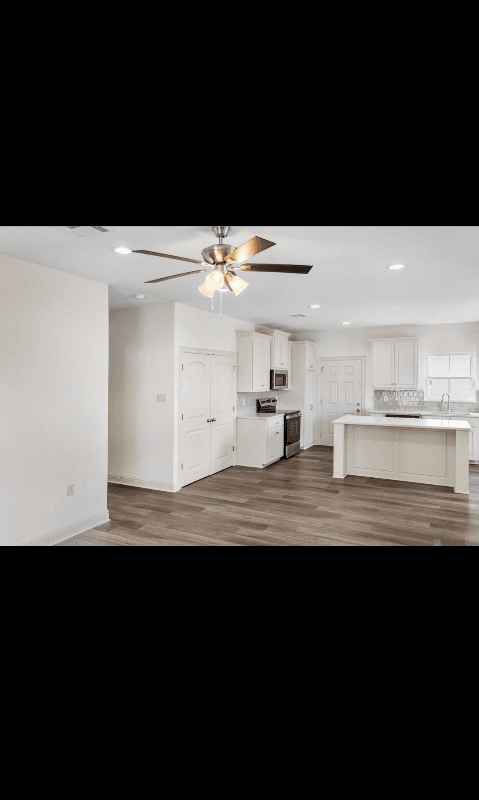 Baton Multiplex: 6918 Goya ave
