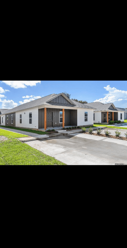 Baton Multiplex: 6918 Goya ave