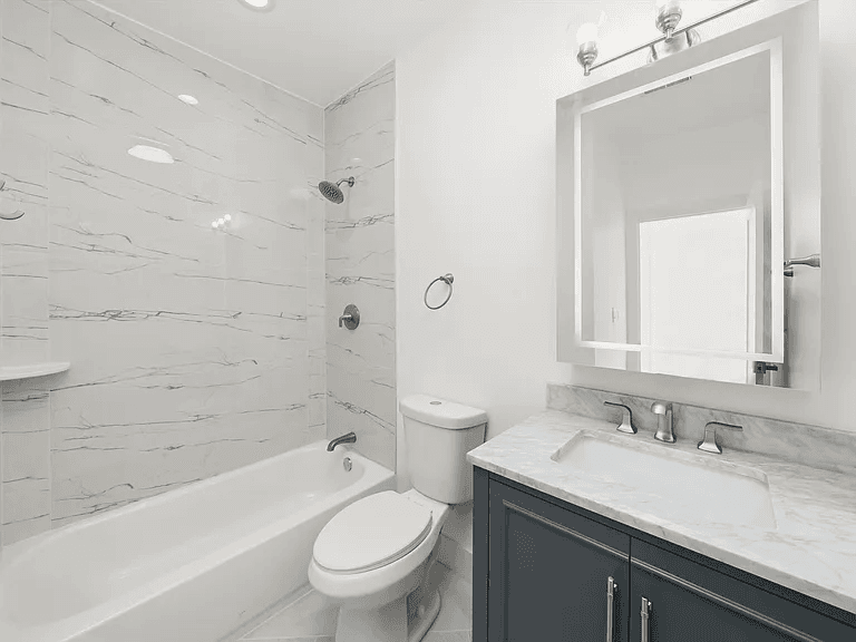 Chicago Condo: 2700 w jackson blvd