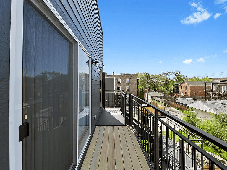 Chicago Condo: 2700 w jackson blvd
