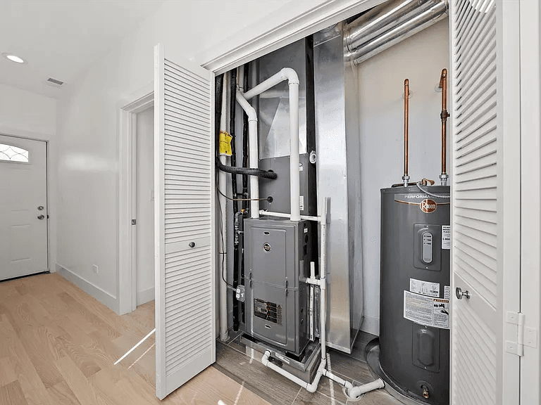 Chicago Condo: 2700 w jackson blvd
