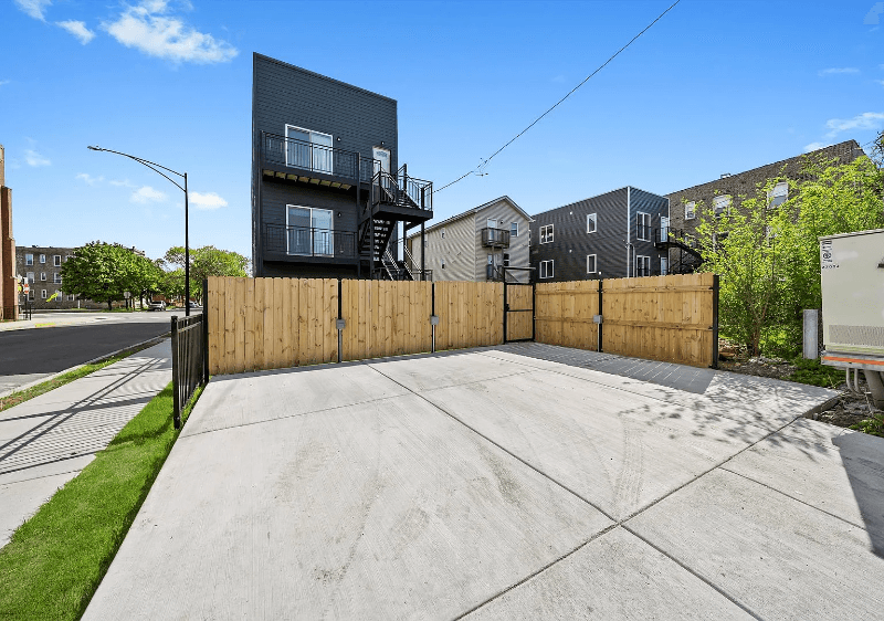 Chicago Condo: 2700 w jackson blvd