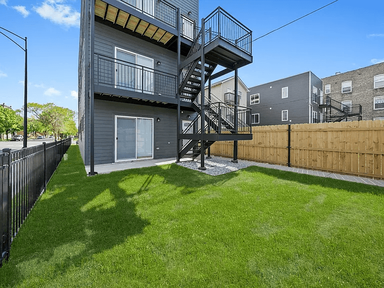 Chicago Condo: 2700 w jackson blvd