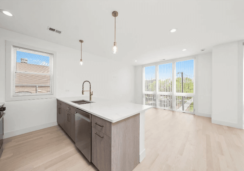 Chicago Condo: 2700 w jackson blvd