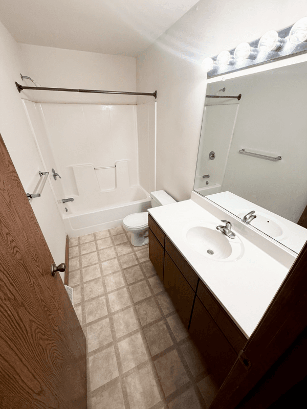 Halfmoon Townhome: 22 Vosburgh Rd