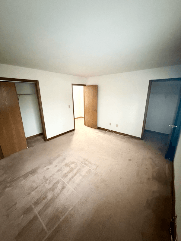 Halfmoon Townhome: 22 Vosburgh Rd