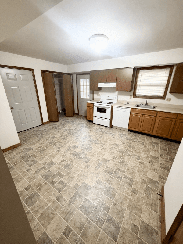 Halfmoon Townhome: 22 Vosburgh Rd