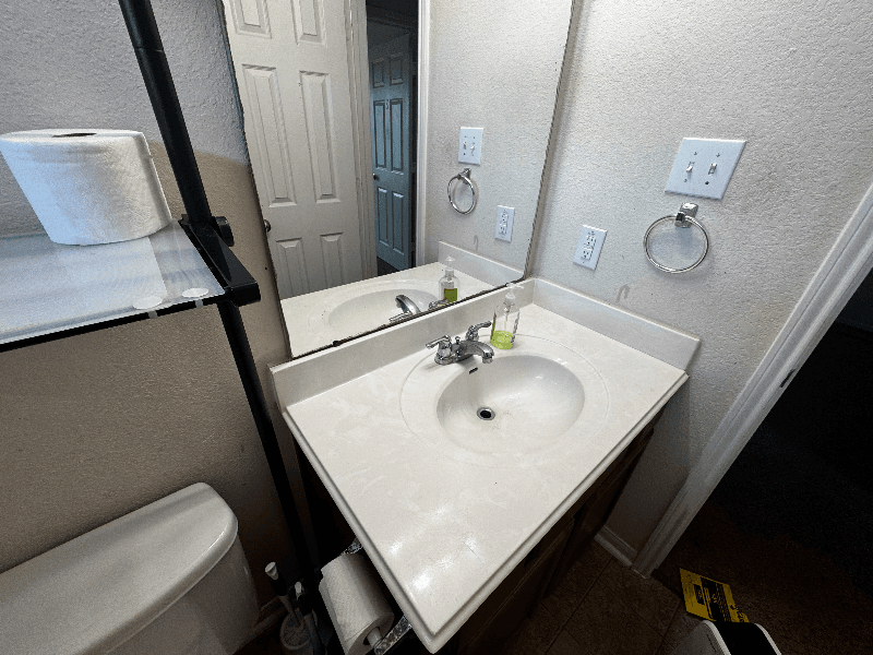 Alvin Single Room: 1 Quarterhorse Dr