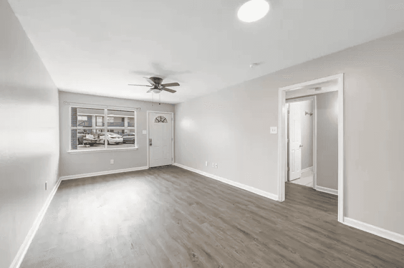 Gulfport Apartment: 529 East Pass Road