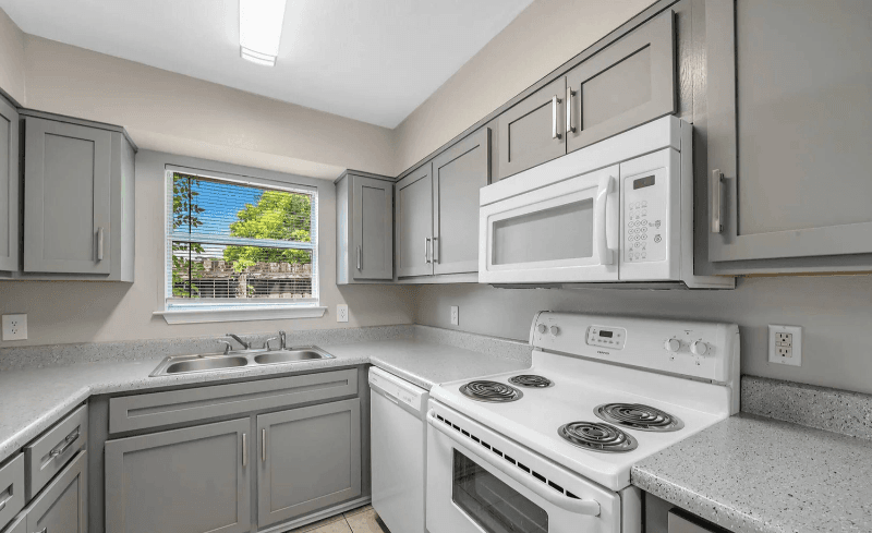 Gulfport Apartment: 529 East Pass Road