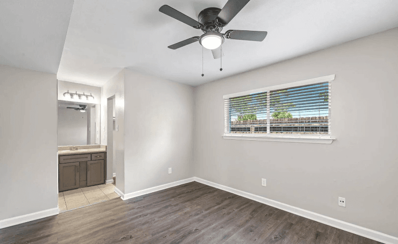 Gulfport Apartment: 529 East Pass Road