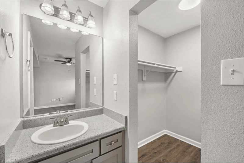 Gulfport Apartment: 529 East Pass Road