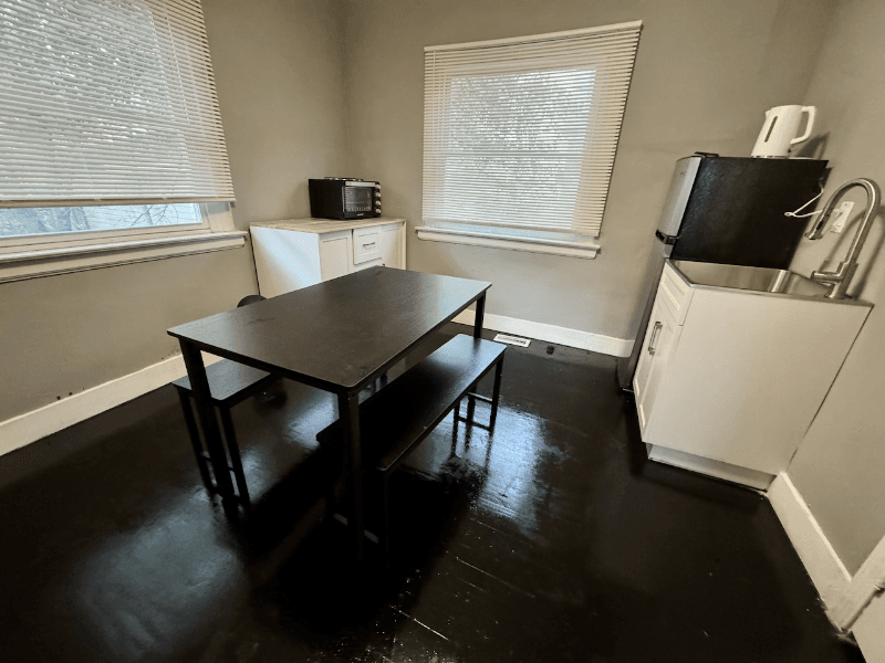 Detroit Single Room: 17150 Santa Rosa