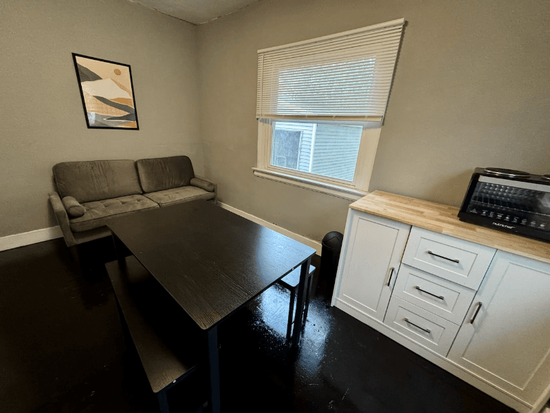 Detroit Single Room: 17150 Santa Rosa