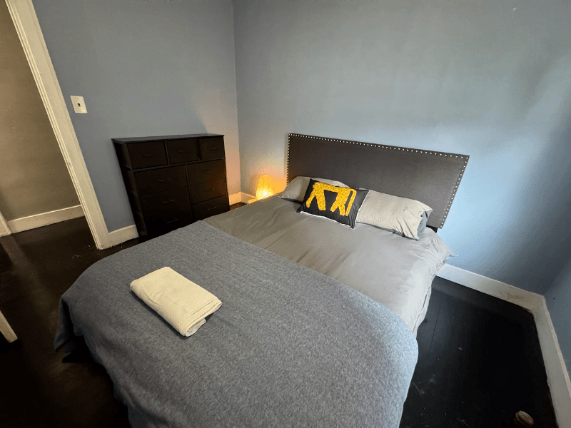 Detroit Single Room: 17150 Santa Rosa