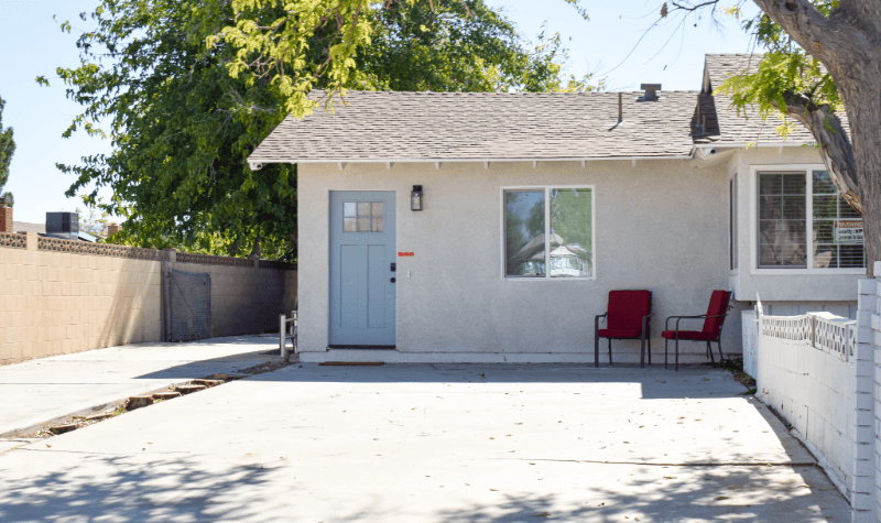 Lancaster House: 4718 1/2 W Ave L6
