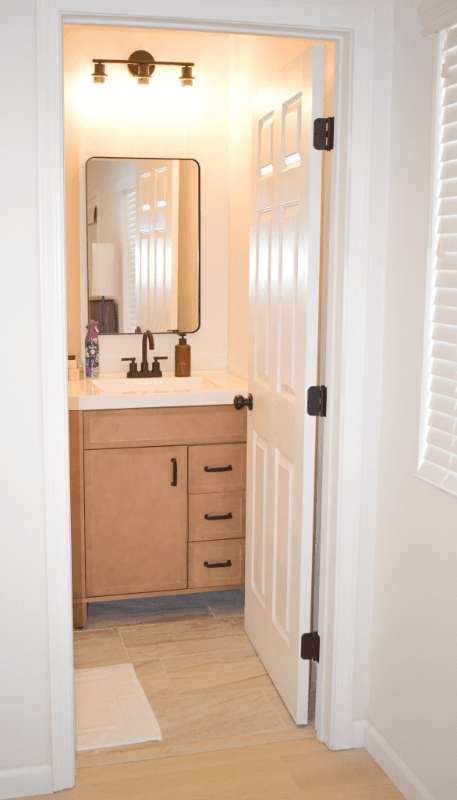 Lancaster House: 4718 1/2 W Ave L6