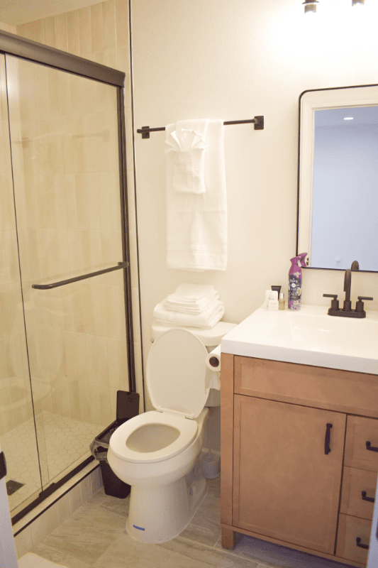 Lancaster House: 4718 1/2 W Ave L6