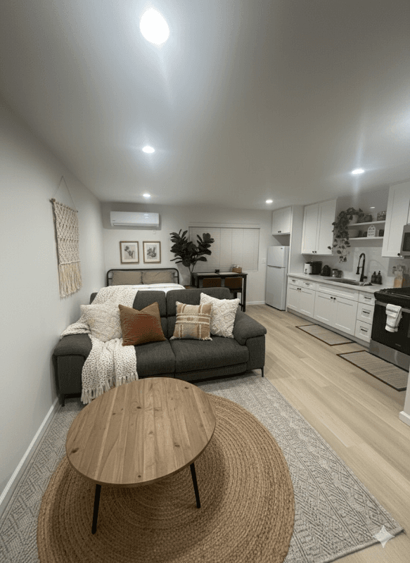 Lancaster House: 4718 1/2 W Ave L6