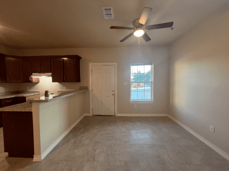 Laredo Apartment: 2904 E Lyon St