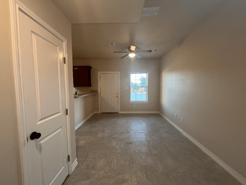 Laredo Apartment: 2904 E Lyon St