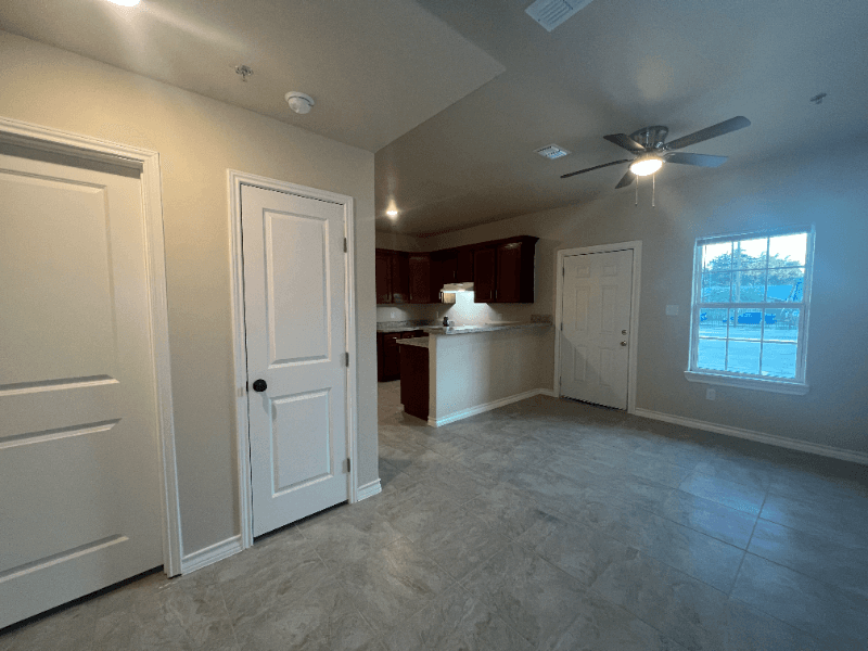 Laredo Apartment: 2904 E Lyon St