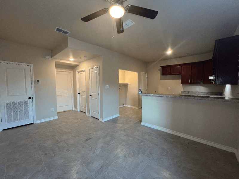 Laredo Apartment: 2904 E Lyon St