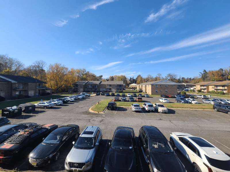 Ewing Apartment: 1903 Country Ln