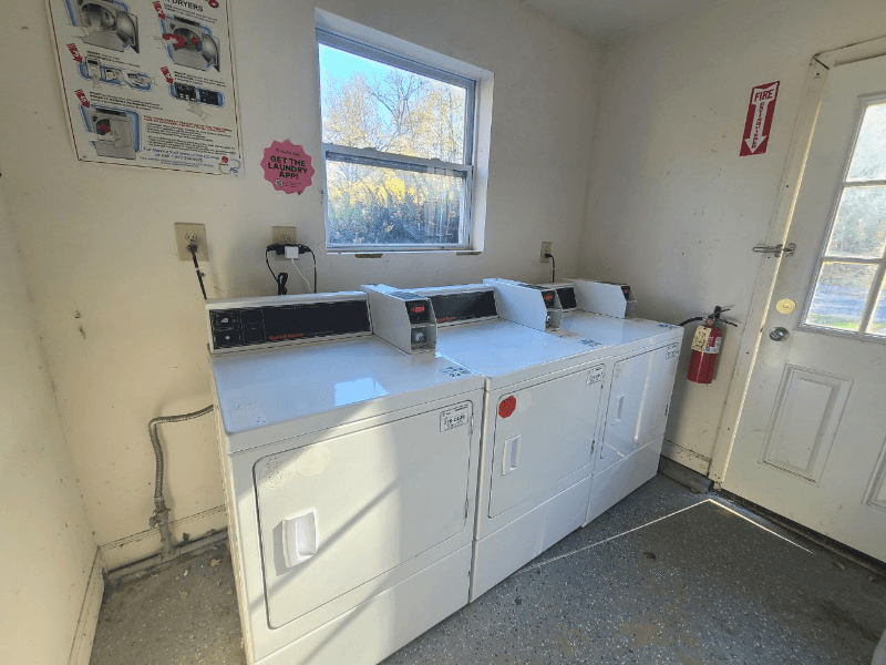 Ewing Apartment: 1903 Country Ln