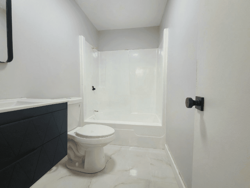 Ewing Apartment: 1903 Country Ln