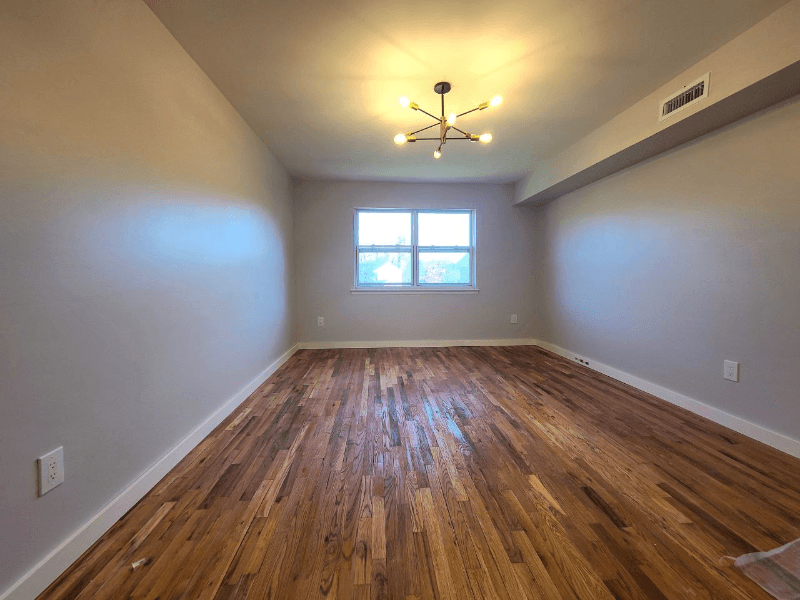Ewing Apartment: 1903 Country Ln