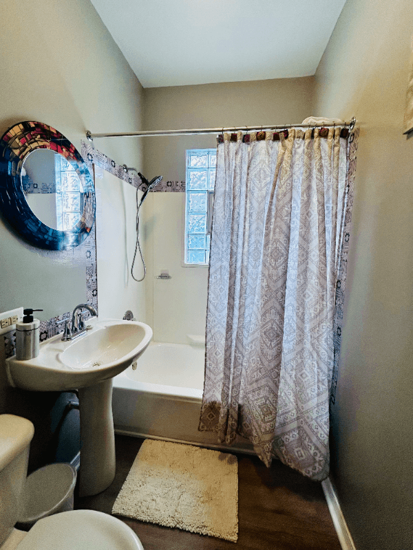 Chicago Single Room: 7353 S. Kenwood Avenue