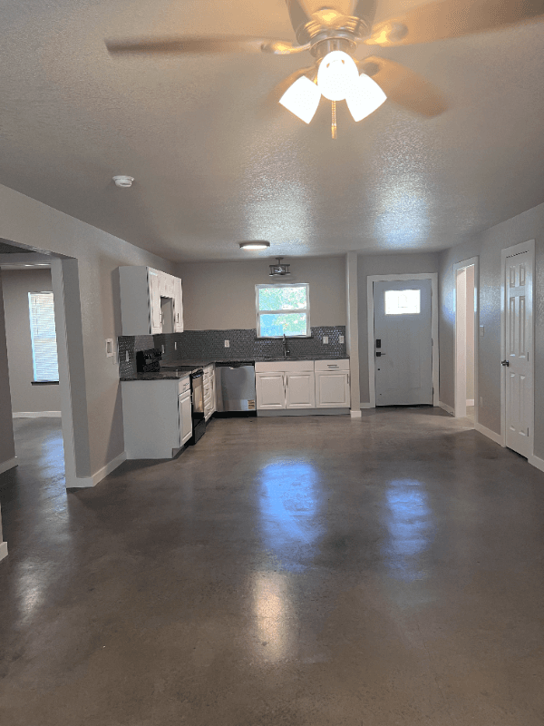 kerrville House: 404 scott st