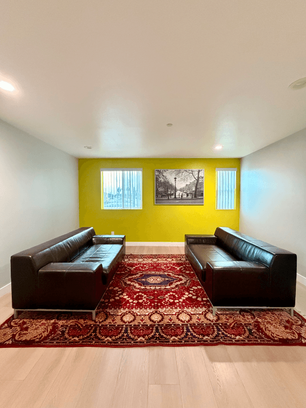 Los Angeles Single Room: 1265 E Adams Boulvedard