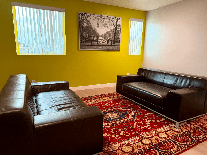 Los Angeles Single Room: 1265 E Adams Boulvedard