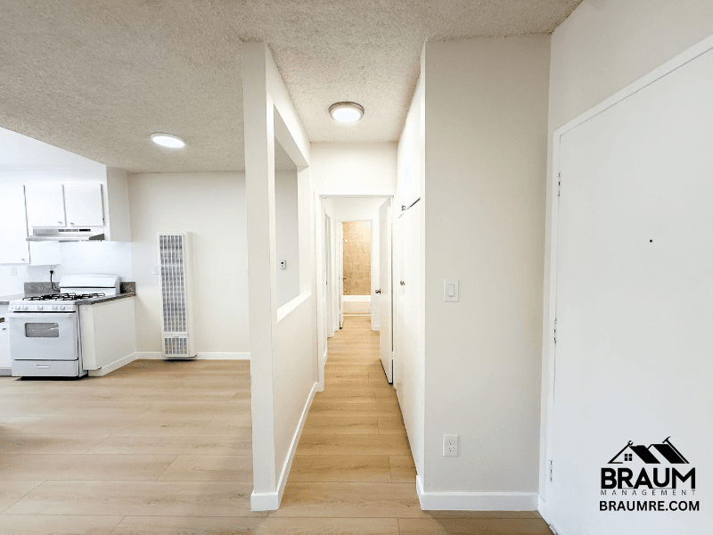 Sherman Oaks Apartment: 5461 Kester Ave
