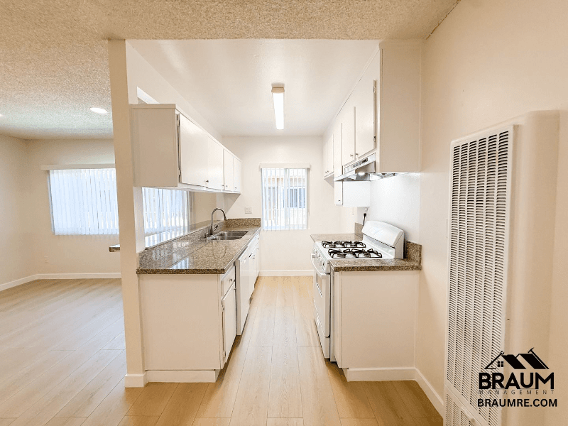 Sherman Oaks Apartment: 5461 Kester Ave