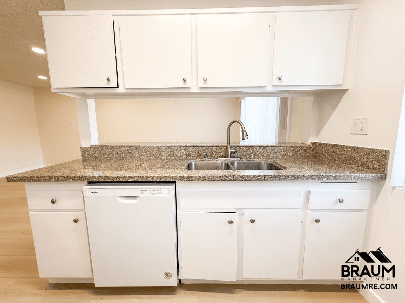 Sherman Oaks Apartment: 5461 Kester Ave