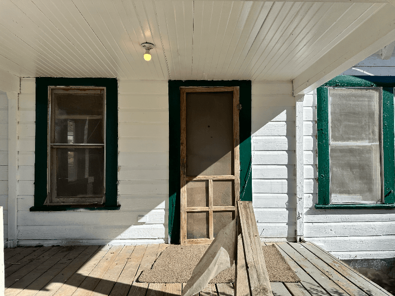 Texarkana House: 1301 South Stateline