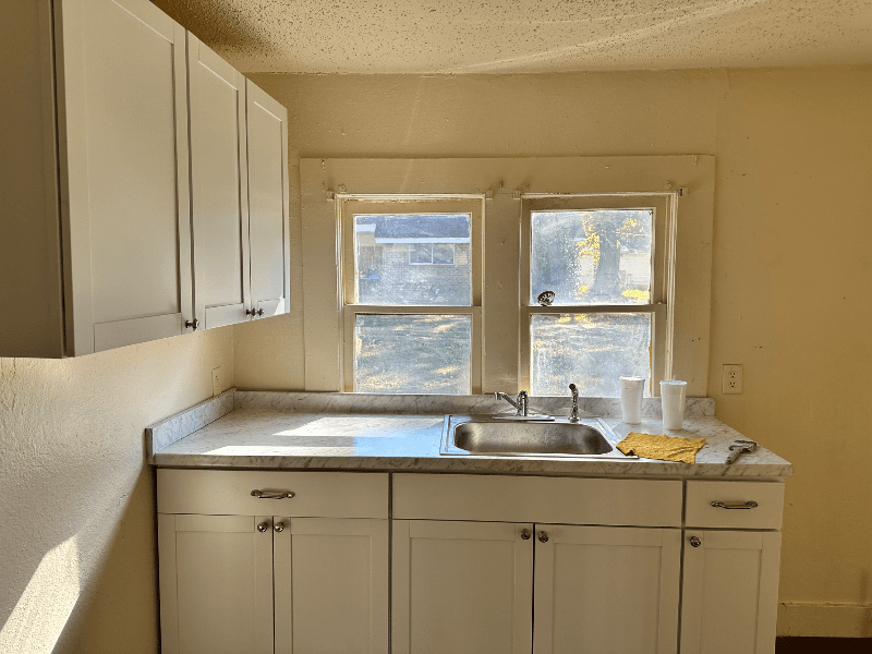 Texarkana House: 1301 South Stateline