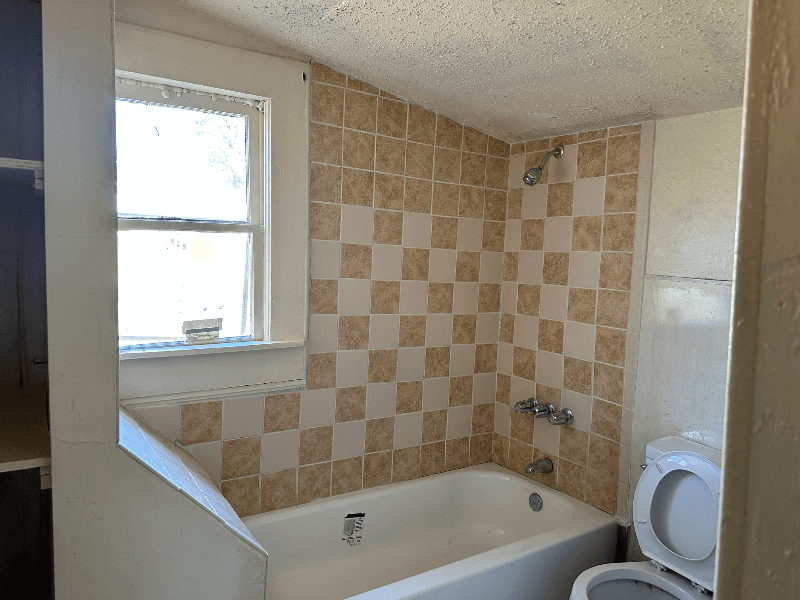 Texarkana House: 1301 South Stateline