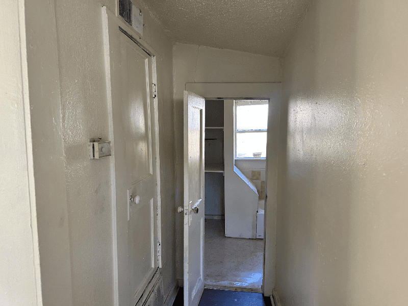 Texarkana House: 1301 South Stateline