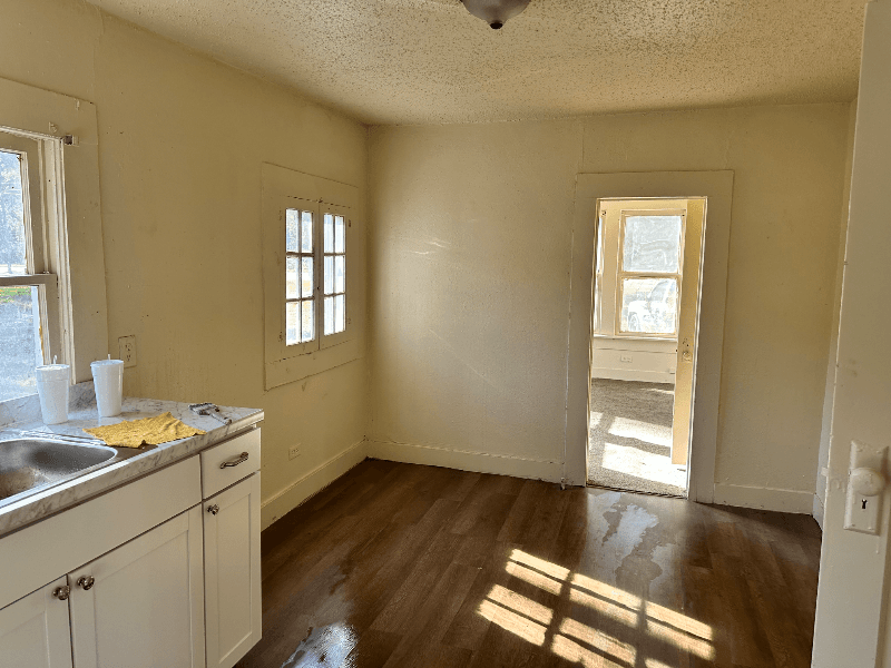 Texarkana House: 1301 South Stateline