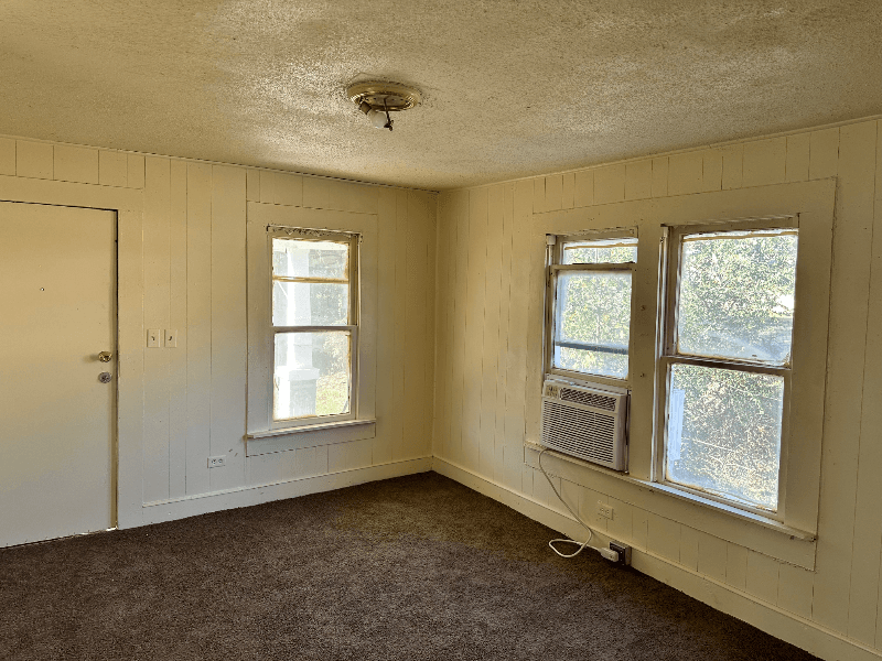 Texarkana House: 1301 South Stateline