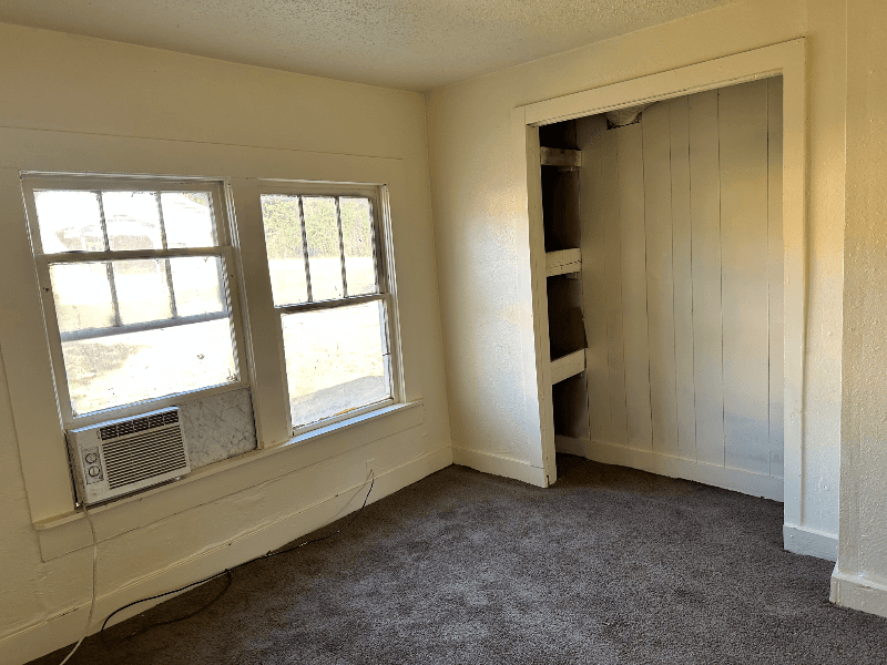 Texarkana House: 1301 South Stateline