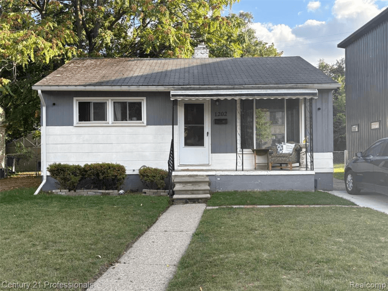 Hazel Park House: 1202 E George Ave